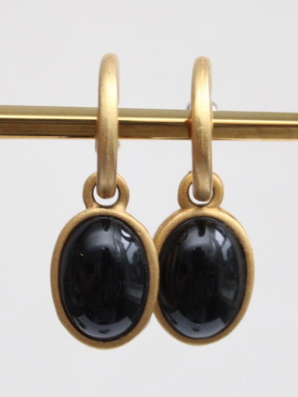 Vintage Gold Tone Swirl Huggie Hoop Earrings w/ Bezel-set Oval Black Onyx Charm - Picture 4 of 6
